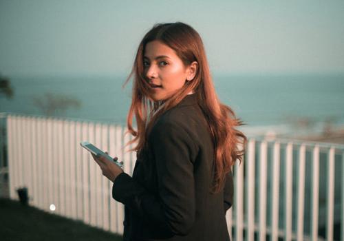 阴部起白色像鸡皮疙瘩（阴囊一点一点白色的像鸡皮疙瘩是什么）