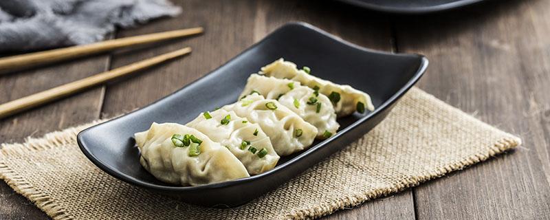 速冻饺子用冷水煮还是热水煮（速冻饺子用冷水煮还是热水煮?）