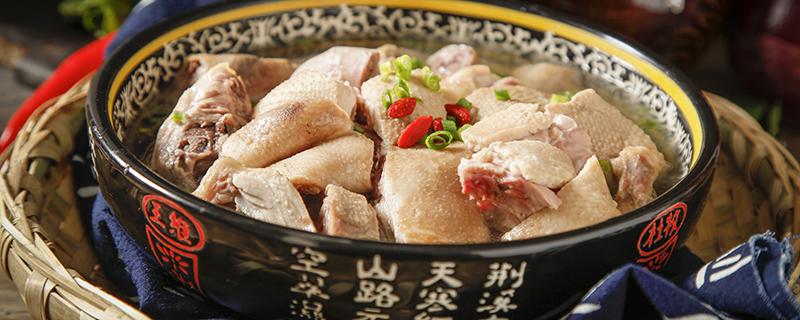 炖鸭汤放什么食材最好（炖鸭汤放什么食材最好中药）