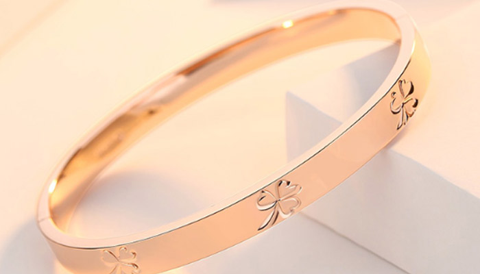 v金的戴久了会褪色吗 v金戴久了会不会褪色