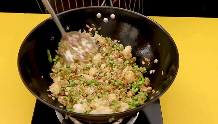 豆角五花肉焖饭步骤 豆角五花肉焖饭在怎么做