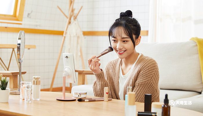 先定妆还是先画眉 定妆和画眉的顺序