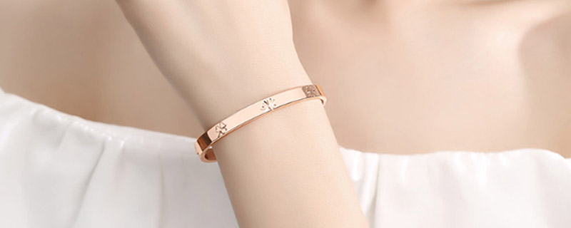 v金的戴久了会褪色吗 v金戴久了会不会褪色