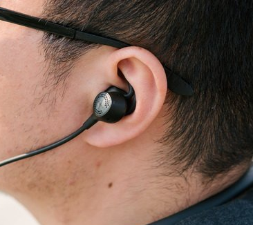  Bose QuietControl 30耳机佩戴教程