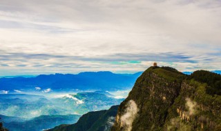 峨眉山的最高峰是哪 峨眉山的最高峰是哪个山峰