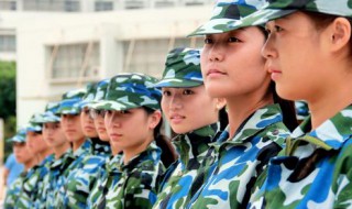 军训完脸上长痘痘怎么回事（军训完脸上长痘痘怎么回事啊）