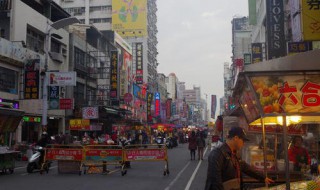 在步行街摆摊卖些什么好呀 步行街摆地摊卖什么好