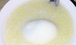 小米粥煮鸡蛋的功效（小米粥煮鸡蛋的功效作用）