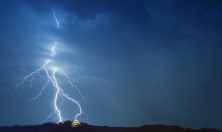 做梦梦到打雷雷特别大是什么意思（梦见打雷很大）