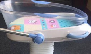 婴儿床倾斜放吐奶怎么回事 新生儿放床上吐奶什么原因
