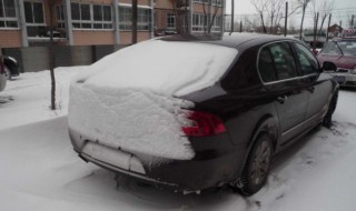 车上的雪如何清理 怎么清除车上的雪