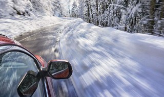 下雪后车辆上的积雪要清理吗（雪后怎样清除车上积雪）