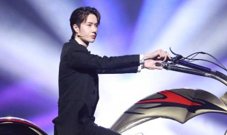 王一博魔术什么节目（王一博表演魔术是什么节目）
