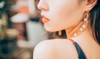 短发怎么挑选耳饰（短发怎么挑选耳饰图片）