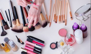 腮红怎么挑选（腮红怎么挑选色号）