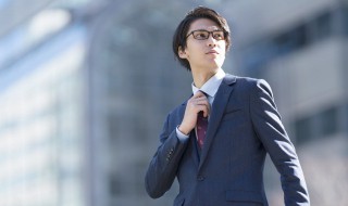 正装西装的搭配技巧 正装西装穿搭