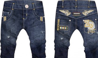 长版黑色毛呢搭配什么裤子（黑色长款毛呢外套搭配）