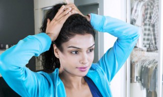 最简单的扎头发基本方法 最简单的扎头发的方法