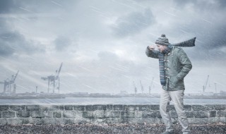 梦见被雨淋湿是什么意思 梦见被雨淋湿是什么意思呢