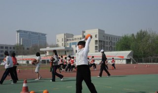 怎么才能把实心球扔得更远 怎么能让实心球扔的远