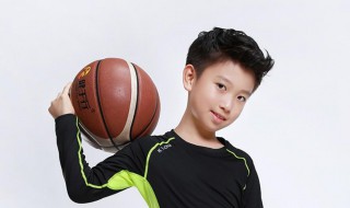 冬天儿童运动穿衣技巧 儿童冬季运动服装