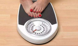 人的体重一天中什么时候最重（人的体重一天中什么时候最标准）