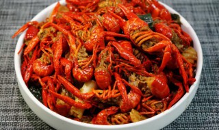 小龙虾和土豆能一起吃吗（小龙虾和土豆能一起吃吗会中毒吗）
