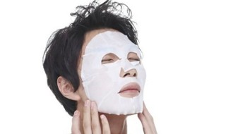 男生怎么让皮肤白皙细腻（男生如何让皮肤变得白嫩细腻）