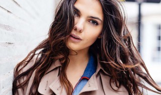 卷发平时如何打理（卷发平时如何打理头发）