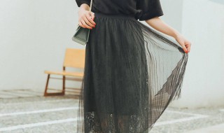 半身裙怎么穿好看（半身裙怎样穿好看）
