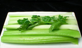 西芹相克的食物 西芹相克的食物是什么