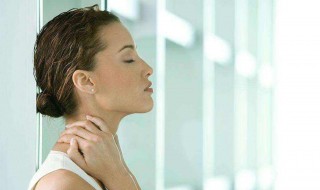 脖子晒黑了怎么变白 军训脖子晒黑了怎么变白