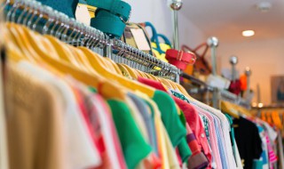 服装陈列色彩搭配（服装陈列色彩搭配规则）