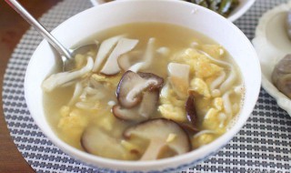 家常菌菇汤怎么做好吃（家常菌菇汤怎么做好吃又简单）