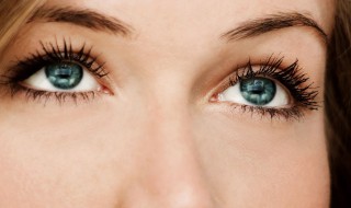 睫毛膏卸不掉怎么办（睫毛膏卸不掉怎么办 没有卸妆工具）
