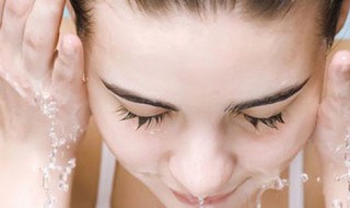 可以不涂乳液和水直接用面霜保湿吗? 可以不涂水乳直接涂霜吗