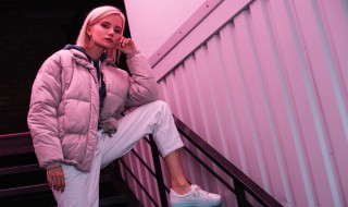 黄色羽绒服的搭配技巧 黄色羽绒服的搭配技巧图解