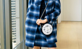 长格子百褶裙的穿搭方法（格子百褶短裙搭配什么上衣好看）