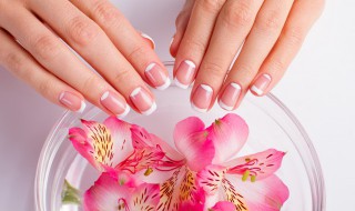 指甲油是谁发明的（指甲油是谁发明的图片）