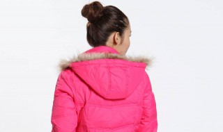 玫红色搭配什么颜色 玫红色搭配什么颜色好