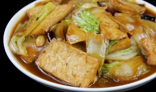 白菜炖豆腐要怎么做才好吃（白菜炖豆腐要怎么做才好吃视频）