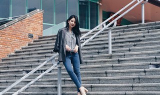 牛仔裤配什么上衣 牛仔裤配什么上衣男