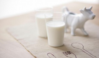 鲜牛奶和纯牛奶的区别（鲜牛奶和纯牛奶的区别哪个有营养）
