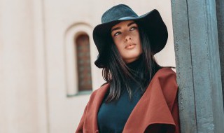 外套内搭怎么搭好看（外套内搭怎么搭好看又简单）