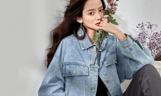 修身牛仔上衣搭配什么颜色的裤子（修身牛仔上衣怎么搭下装）