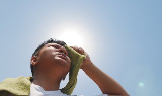 夏季中暑如何处理（夏季中暑症状及急救方法）