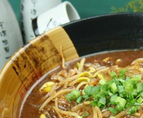 黄豆芽炖粉条怎么做好吃（黄豆芽炖粉条的家常做法）