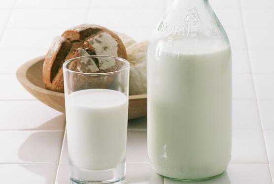 成年后每天喝牛奶有什么用吗（成人每天喝牛奶好吗）