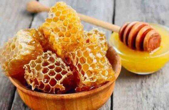 蜂巢怎么吃，蜂巢的正确吃法（蜂巢应该怎么吃?）