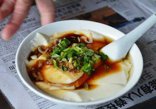 豆腐脑怎么做，豆腐脑的制作方法（请问豆腐脑怎么制作的）